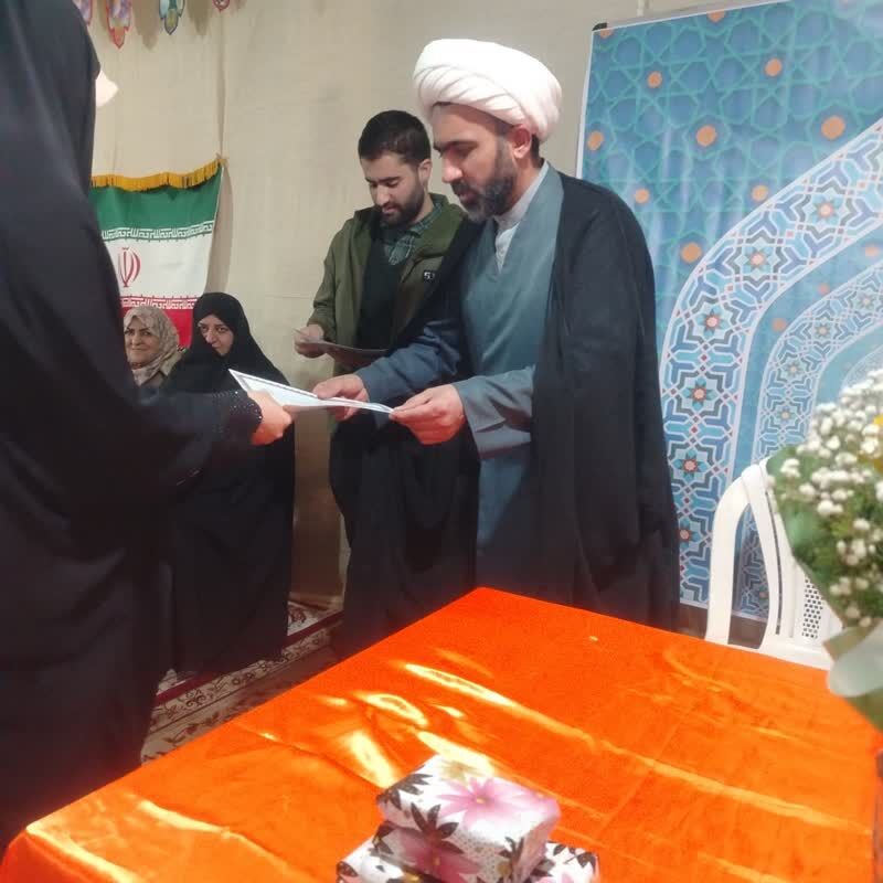 قرآن، آگاهی‌بخش و چراغ راهنمای انسان برای رسیدن به تمامیت انسانیت است