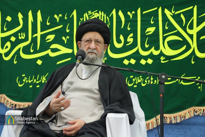 روحانیت پیش از تعلیم مردم، باید خود را بسازد