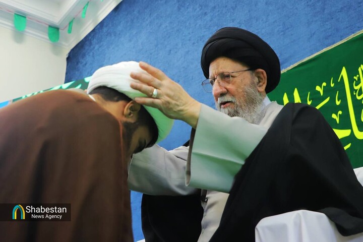 عمامه‌گذاری طلاب در حوزه علمیه امام(ره) گرگان