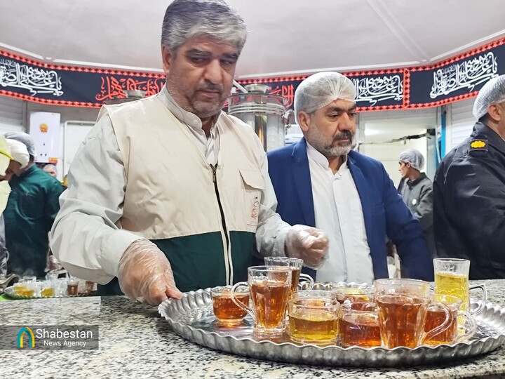 پذیرایی متفاوت چایخانه های حضرتی در حرم حضرت معصومه سلام الله