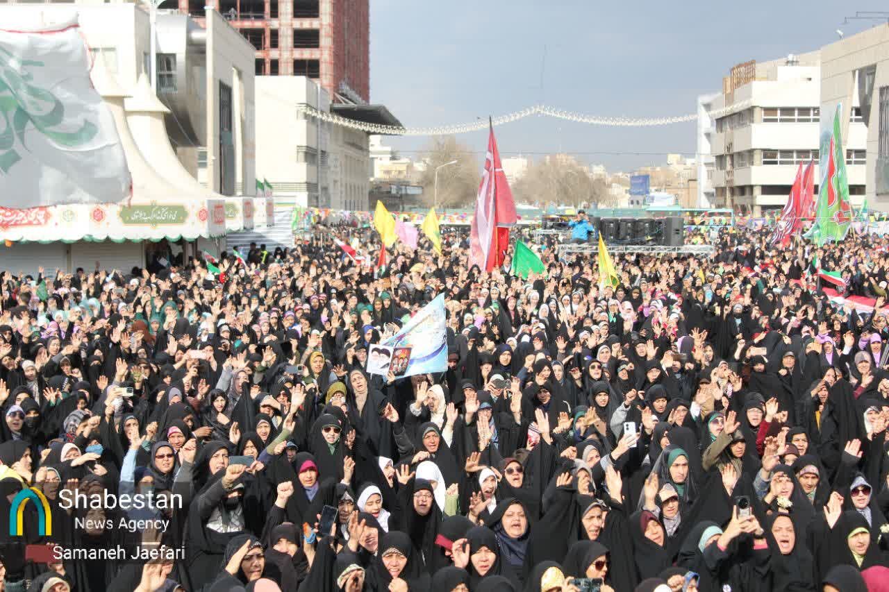 غیبت امام زمان(عج) در ظهور و نه حضور است