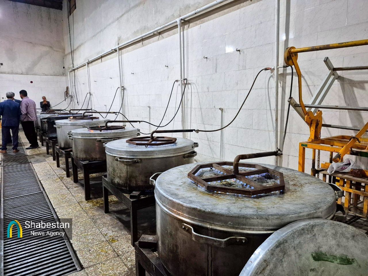 پایداری سنت حلیم‌پزی ده‌زیار در نیمه شعبان؛ نذر خالصانه در کام منتظران