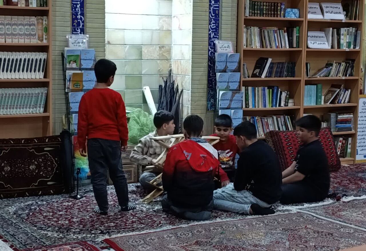 احیا و جشن نیمه شعبان با برنامه‌های معنوی و مشارکت جوانان در کانون رایحه فاطمی