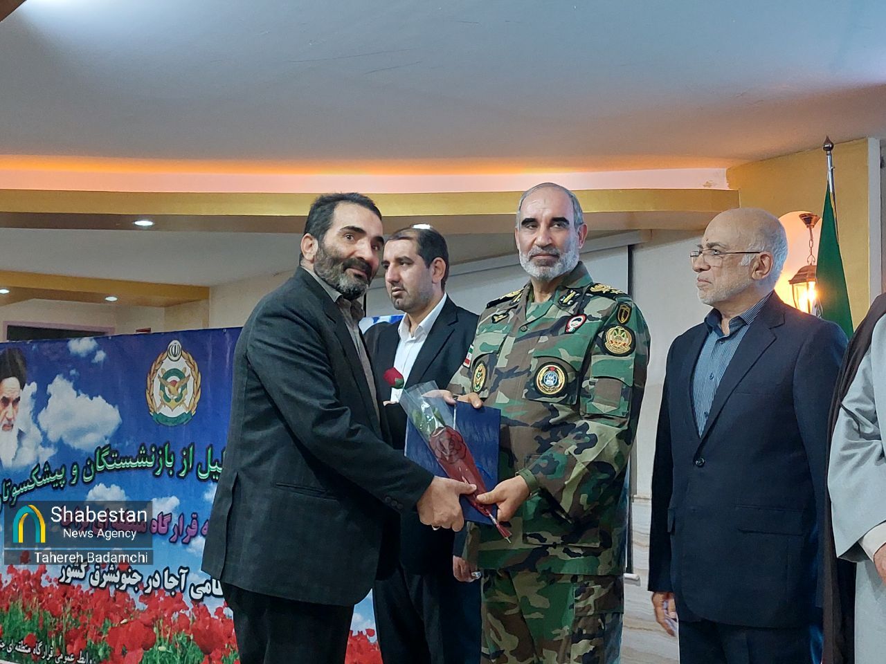 تکریم پیشکسوتان و خانواده‌های نیروی زمینی ارتش در کرمان به بهانه فجر انقلاب