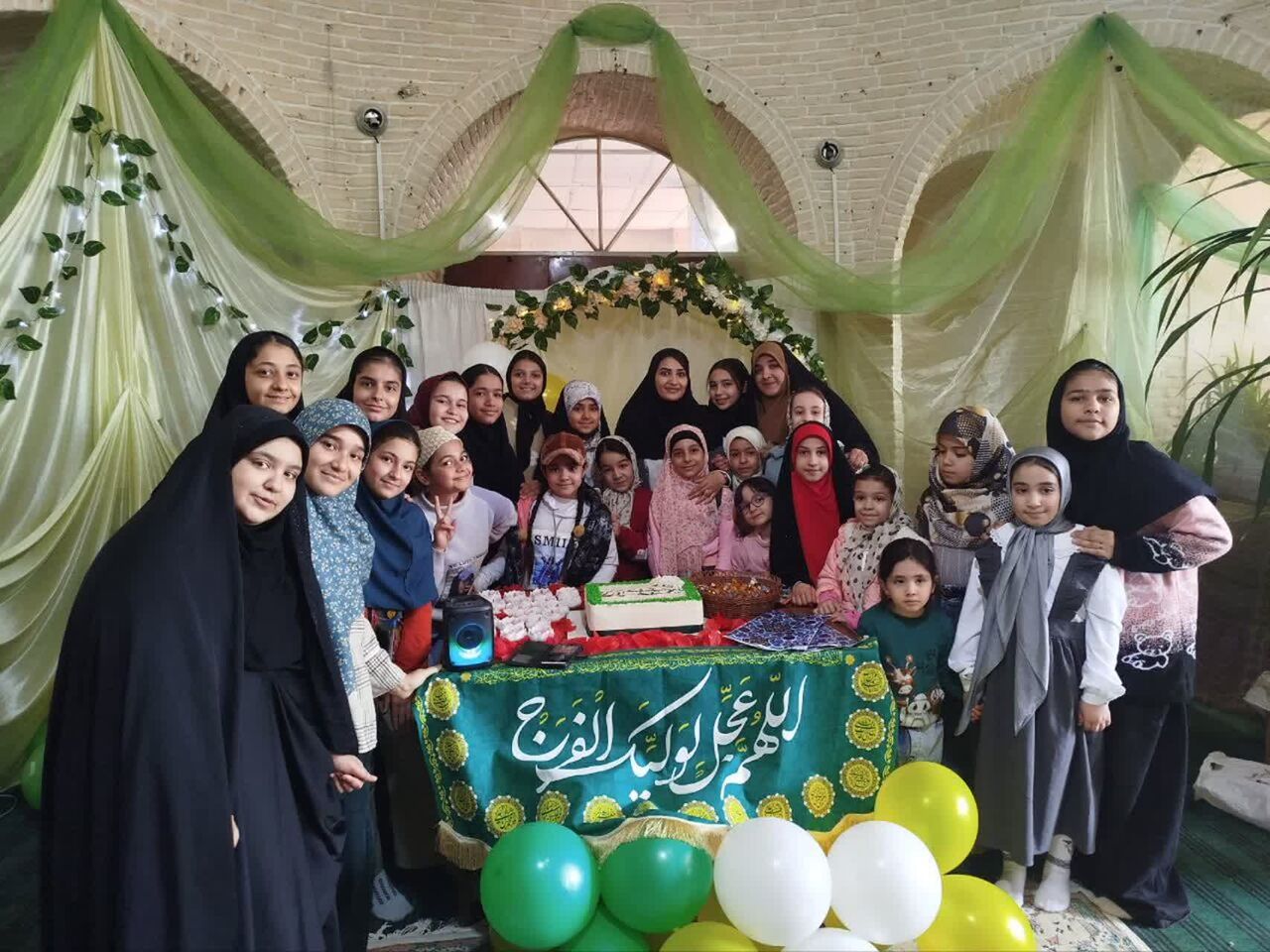 دورهمی هفتگی دختران کانون شهید کاوه نبیری آمیخته با آموزش، جشن و ارادت به امام زمان(عج)