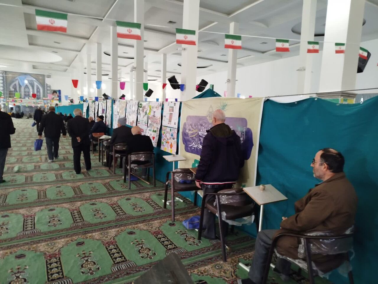 نهمین مسابقه فرهنگی "روزنامه دیواری" ویژه نوجوانان ساوه با حضور ۷۰۰ شرکتکننده برگزار شد