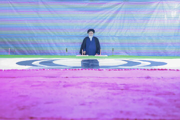 پخت بزرگترین کیک پرچمی ایران در آستان مقدس مسجد جمکران