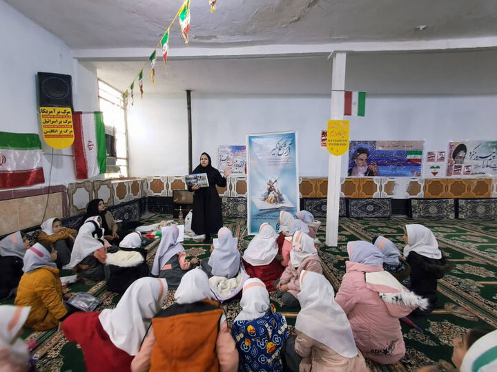 اهدای ۱۰۰ جلد کتاب در اجرای طرح «آفتاب» در ملکشاهی