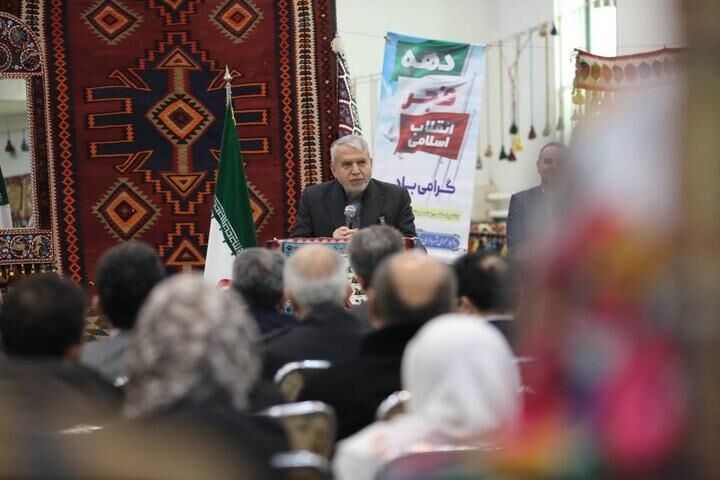 زنان گلیم‌باف عنبران هنری در تراز جهانی می‌آفرینند