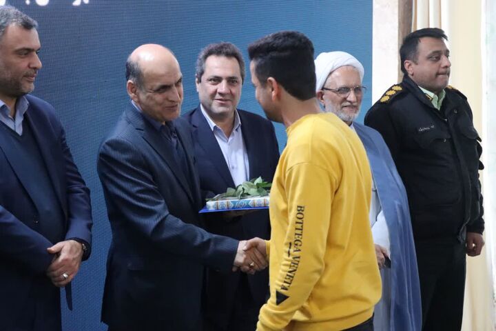 اهداء سند مالکیت به روستاییان گیلان