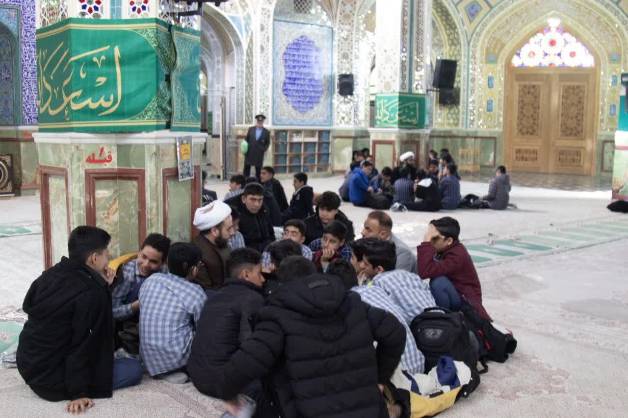 جشن سهروزه «عبادت نوجوانان بهشتی» با حضور ۴۵۰ دانشآموز در آران و بیدگل برگزار شد