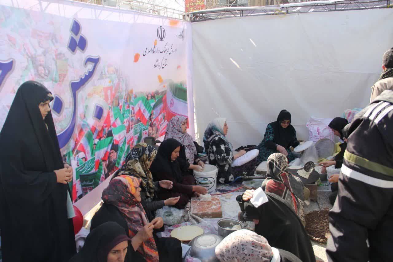 استقبال پرشور مردم از غرفه های «جشن حضور تا ظهور» کانون های مساجد