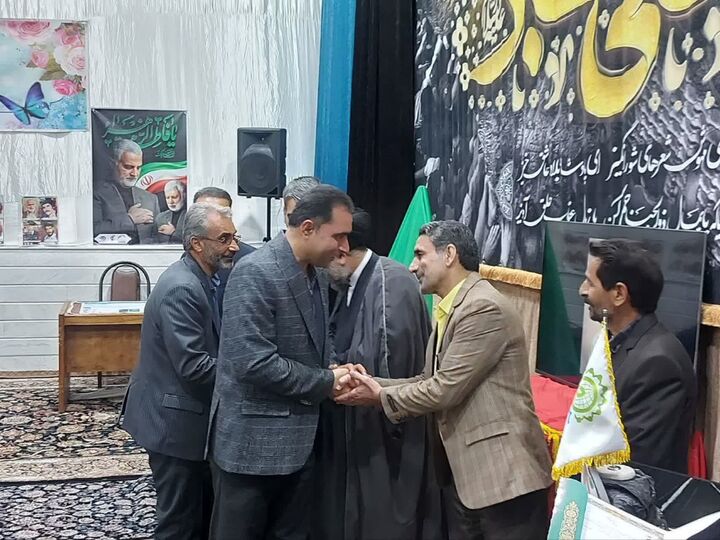 یادواره شهدای شهر نوش‌آباد همراه با رونمایی از یک کتاب در حوزه ایثار برگزار شد