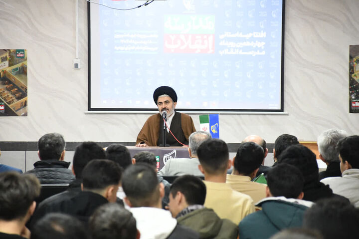 استقلال و آزادی؛ جوهره شعار انقلاب اسلامی است