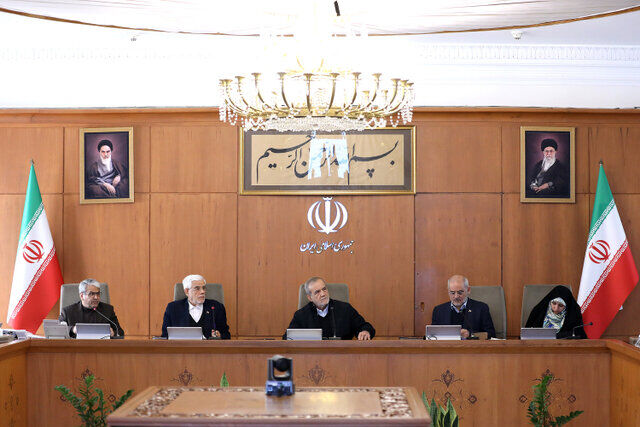 عیدی کارکنان دولت به ۱۰ میلیون تومان افزایش یافت