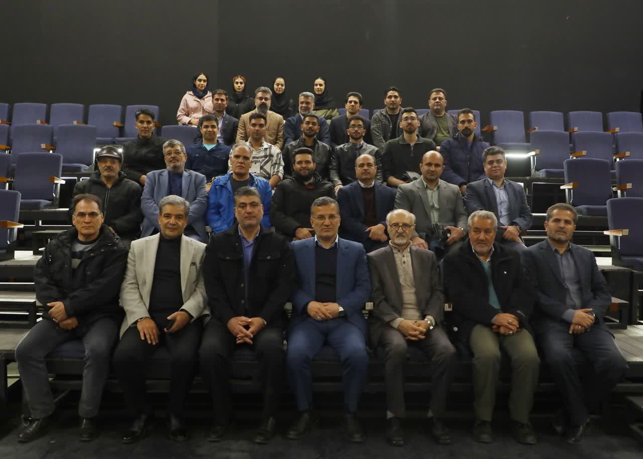 نشست مشترک شهرداری و قهرمانان ورزشی برای تدوین راهبرد توسعه ورزش همگانی و قهرمانی