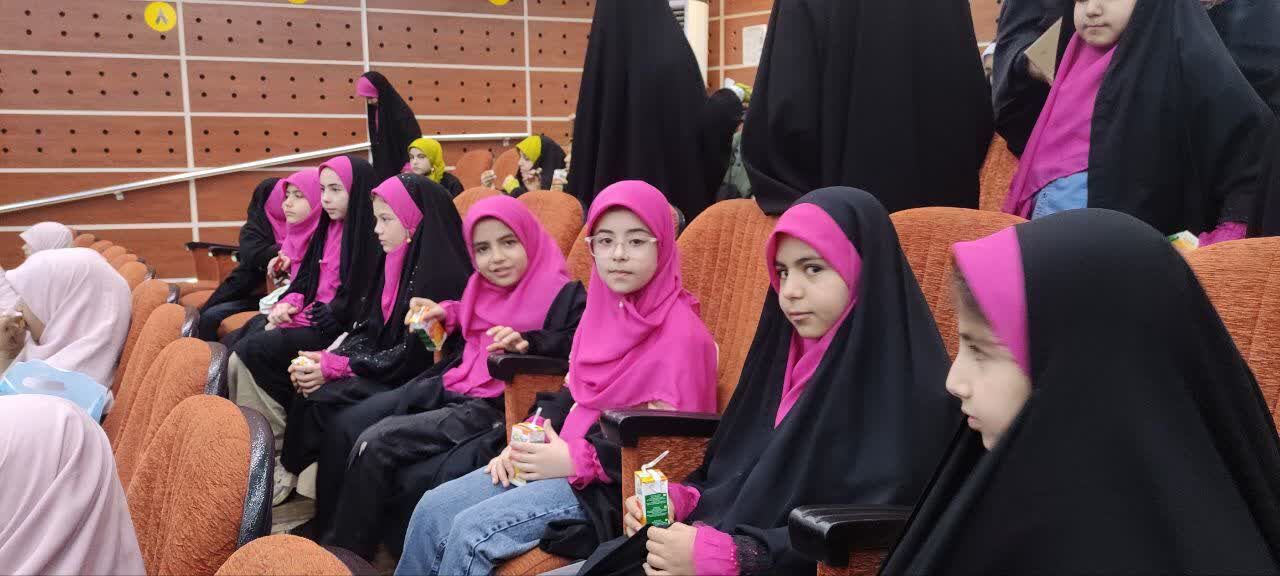 افتخارآفرینی دختران روستای چشمهپهن اراک/ گروه سرود دختران «مشکات الهدی» مقام اول جشنواره سرودهای روستایی را کسب کرد