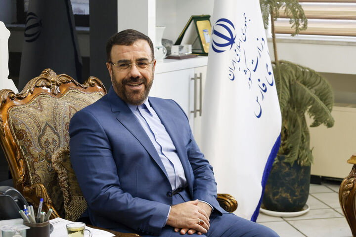 استاندار فارس مردم را به حضور گسترده در راهپیمایی ۲۲ بهمن دعوت کرد