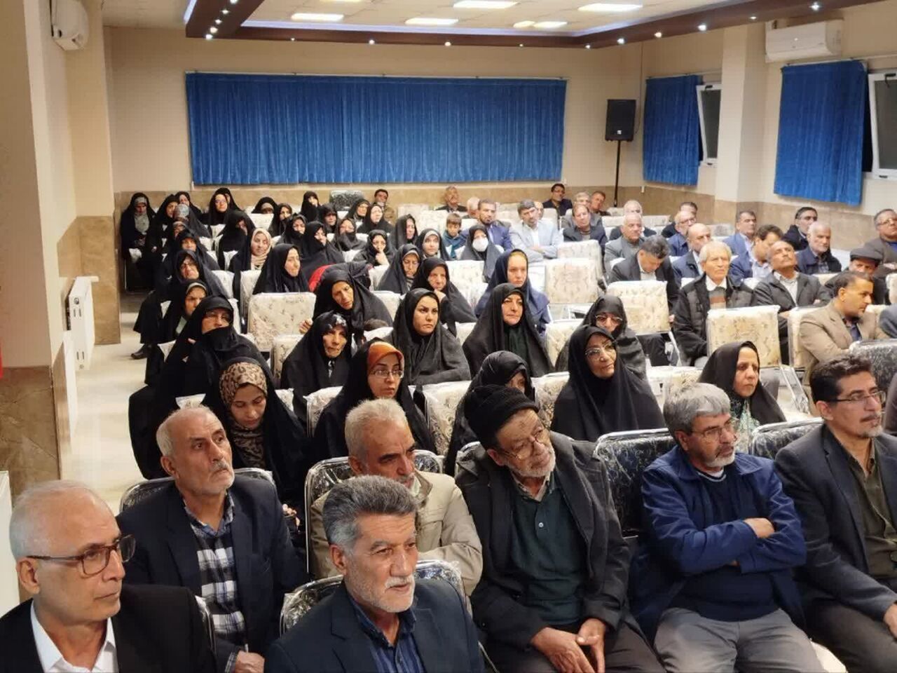 برگزاری آیین قرائت قرآن و تفسیر ویژه دهه فجر در خانه امید بازنشستگان آران و بیدگل