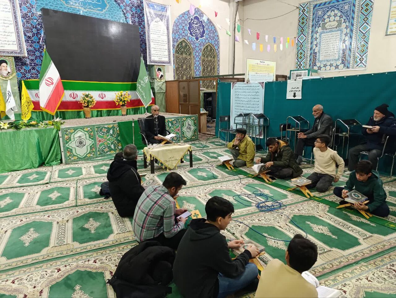محفل اُنس با قرآن کریم در حرم مطهر قاسم بن علی النقی(ع) آران و بیدگل برگزار شد