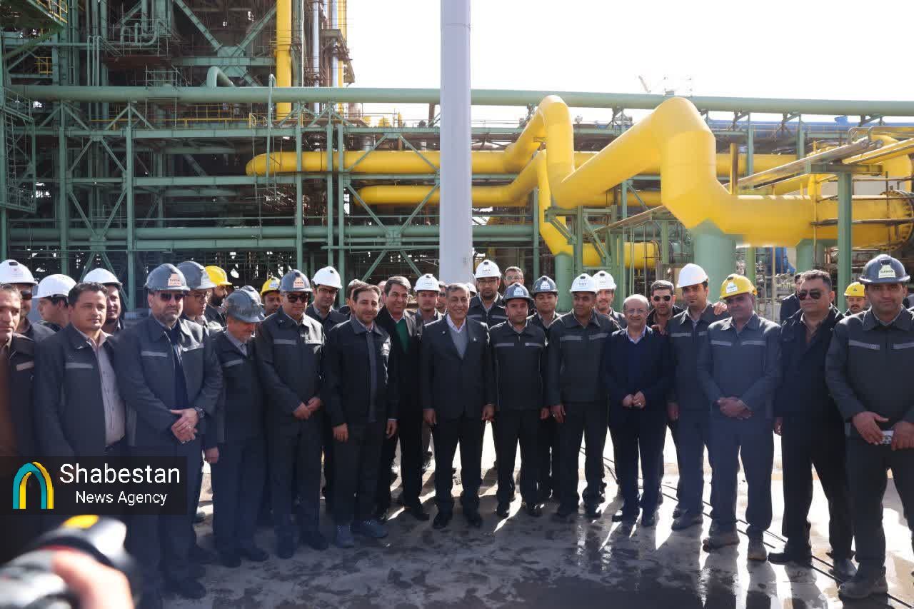 فجر انقلاب و گامی نو در مسیر توسعه استان کرمان/ از نیروگاه خورشیدی تا رونمایی خودروی ملی