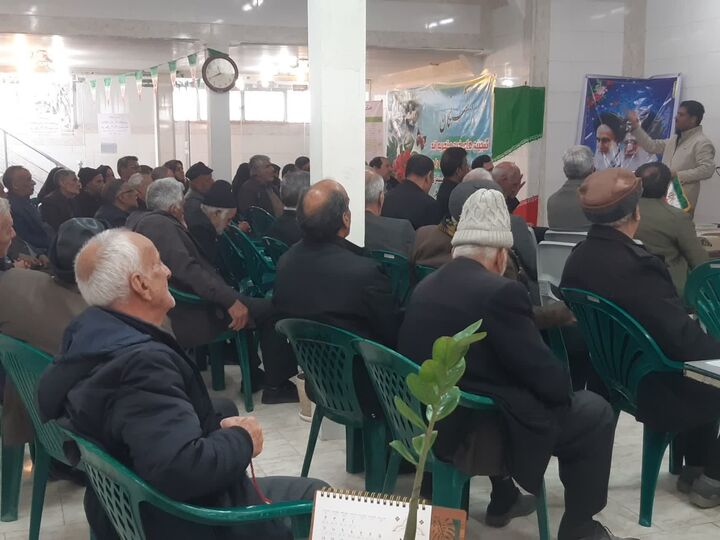 گرامیداشت دهه فجر در آران و بیدگل؛ بازنشستگان در صف اول «جهاد تبیین» انقلاب اسلامی