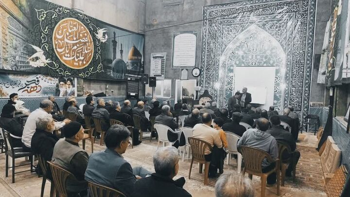 نشست تحلیل سیاسی در آران و بیدگل؛ بررسی نبرد اراده‌ها و جنگ رسانه‌ای دشمن