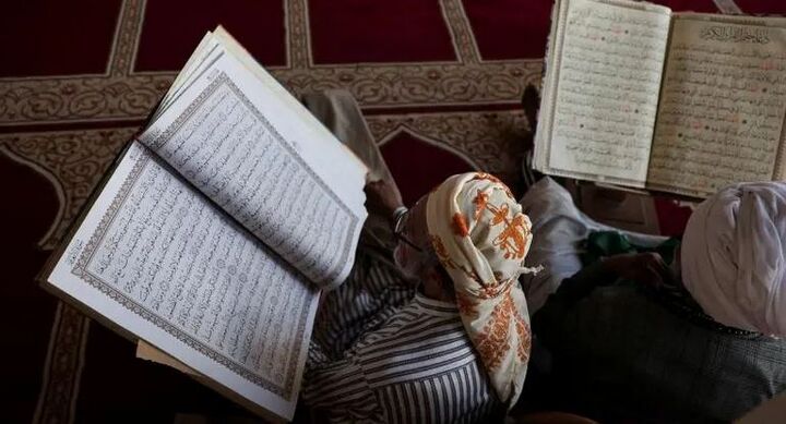 غبارروبی مساجد صنعا در آستانه ماه رمضان