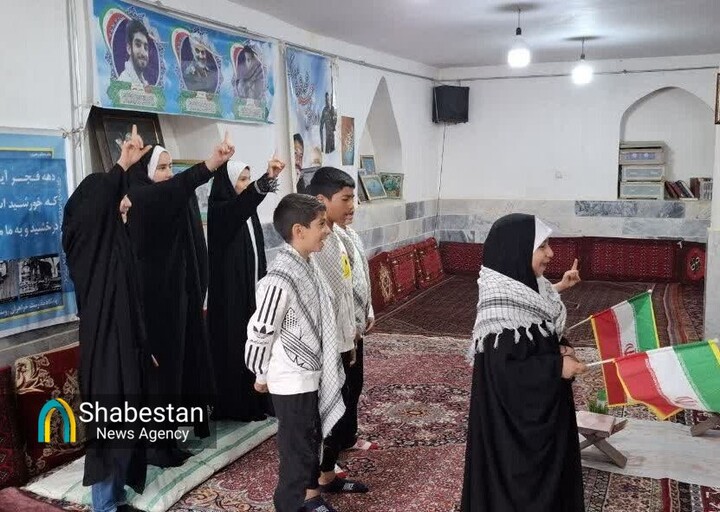 ویژه‌برنامه دهه فجر و ماه شعبان در کانون گل نرگس جیران برگزار شد