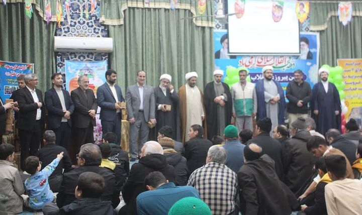 سنگ تمام میزبانی اهالی مسجد مسلم بن عقیل(ع) شیروان  از جشن انقلاب