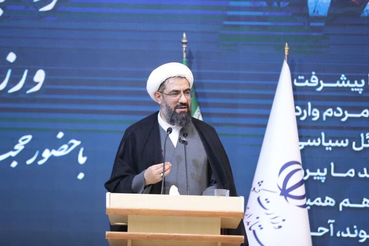 امام جمعه همدان: حمایت عملی از دولت در کنار وحدت ملی مهم‌ترین راه عبور کشور از تهدیدهاست