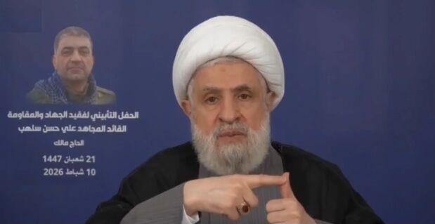 نعیم قاسم: اسرائیل ضعیف‌تر از همیشه است/ ایران با آیت‌الله خامنه‌ای بزرگ و عزیز می‌ماند