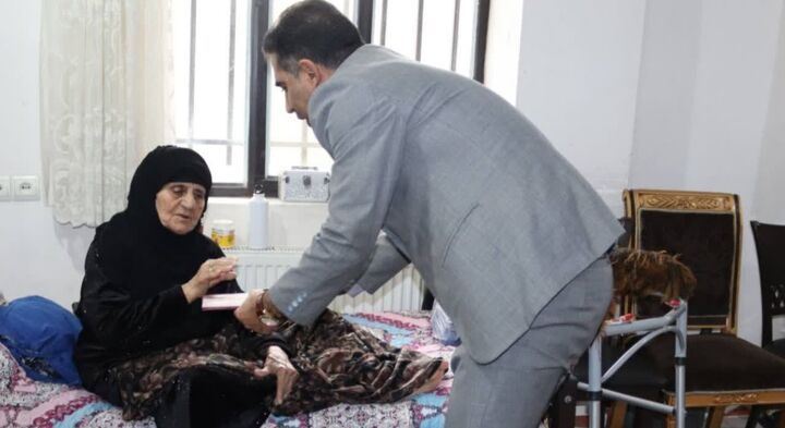 کمک ۲۰۰ میلیون تومانی مادر نیکوکار ایلامی برای آزادی ۴ زندانی