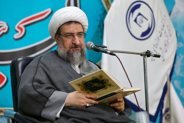 تبلیغ دین با اخلاص و عمل محقق می‌شود