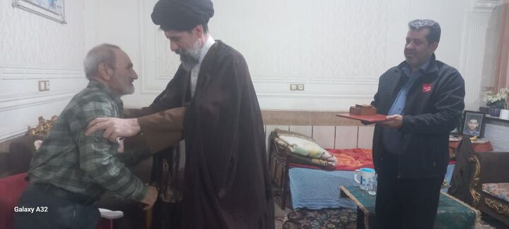 تجلیل از مقام ایثار در دیدار با خانواده شهید محمد فدائی