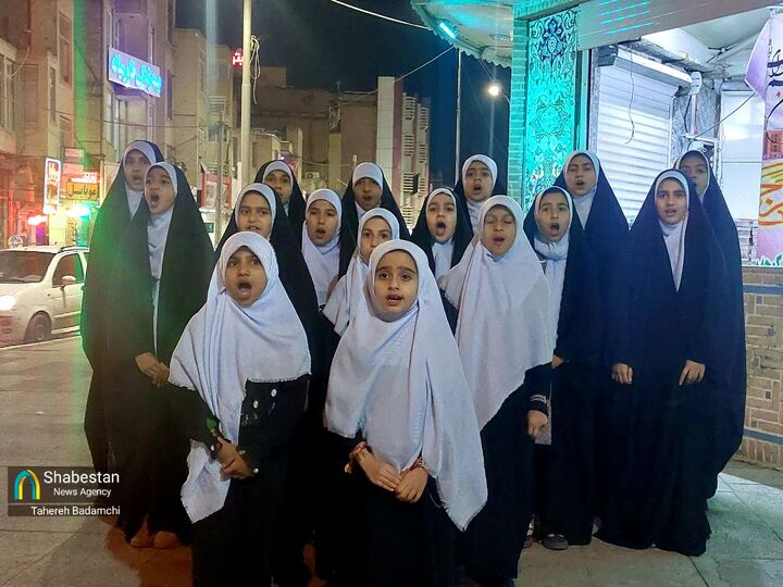 اجرای سرود خیابانی دختران انقلاب در میدان آزادی کرمان