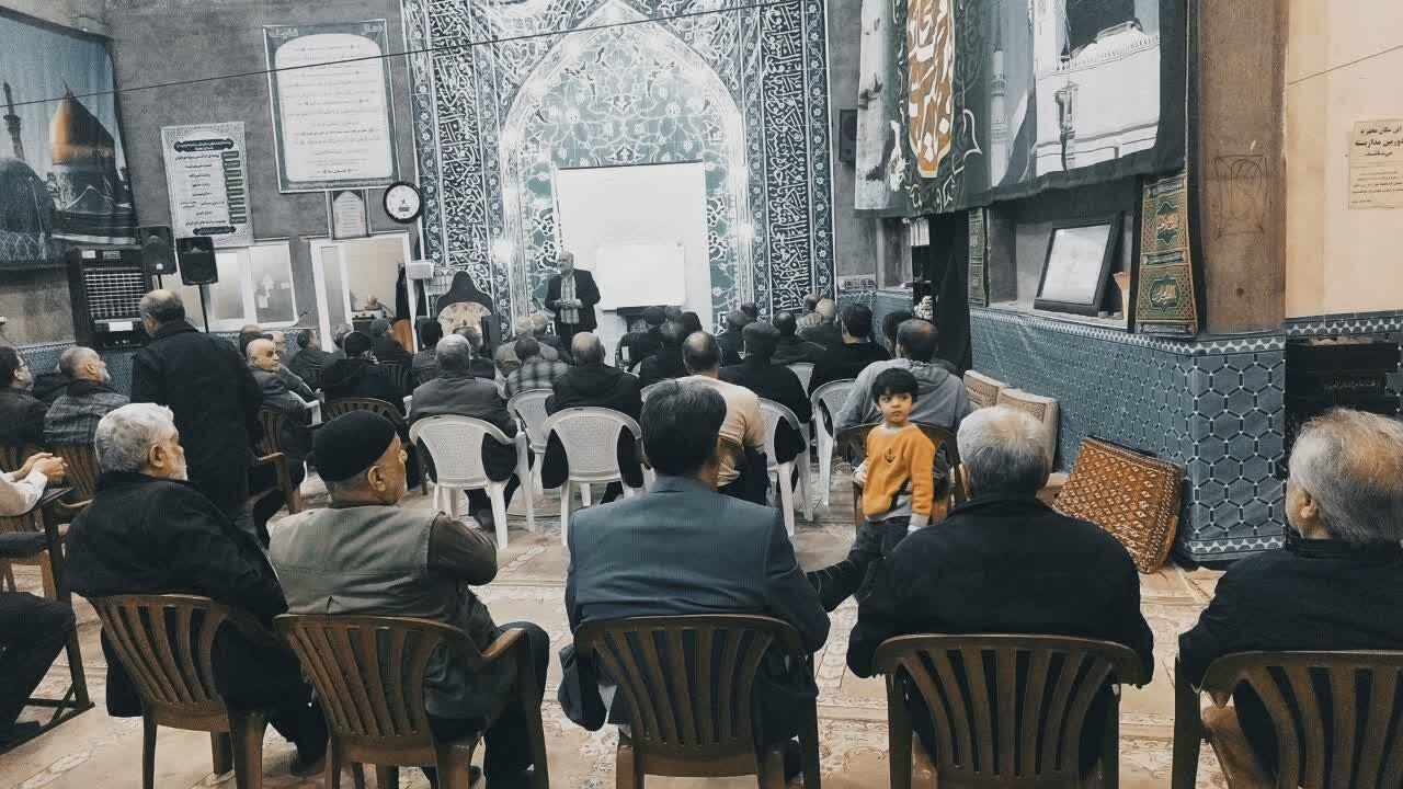 نشست تحلیل سیاسی در آران و بیدگل؛ بررسی نبرد ارادهها و جنگ رسانهای دشمن