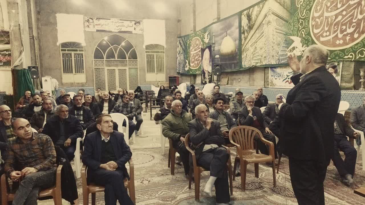 نشست تحلیل سیاسی در آران و بیدگل؛ بررسی نبرد اراده‌ها و جنگ رسانه‌ای دشمن