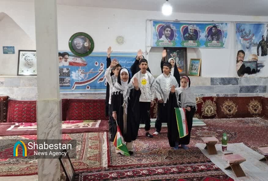 ویژهبرنامه دهه فجر و ماه شعبان در کانون گل نرگس جیران برگزار شد