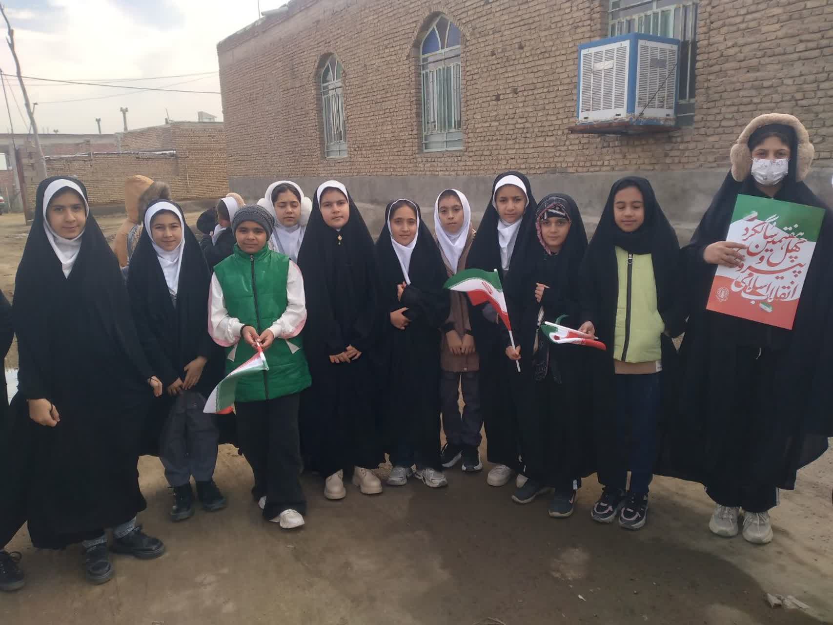 طلایه‌داران ایمان در مرز بیداری: نقش‌آفرینی نسل مسجدی آذربایجان غربی در جشن انقلاب