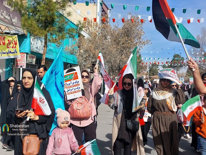 لحظاتی از آغاز راهپیمایی یوم‌الله ۲۲ بهمن در کرمان