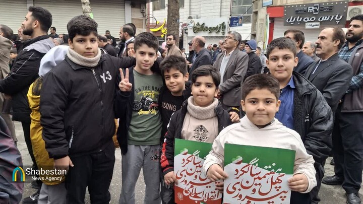 حضور نمایندگان نسل‌های مختلف کرمانشاه در جشن چهل و هفت سالگی انقلاب