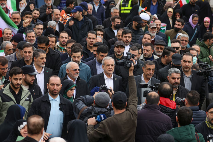 حضور شخصیت‌های لشکری و کشوری در راهپیمایی ۲۲ بهمن در تهران