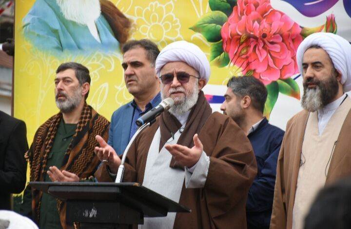 ملت کمر دشمن را شکست