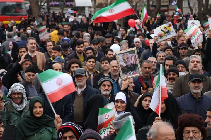 حضور گسترده مردم دلفان در گرامیداشت چهل‌وهفتمین سالروز پیروزی انقلاب اسلامی