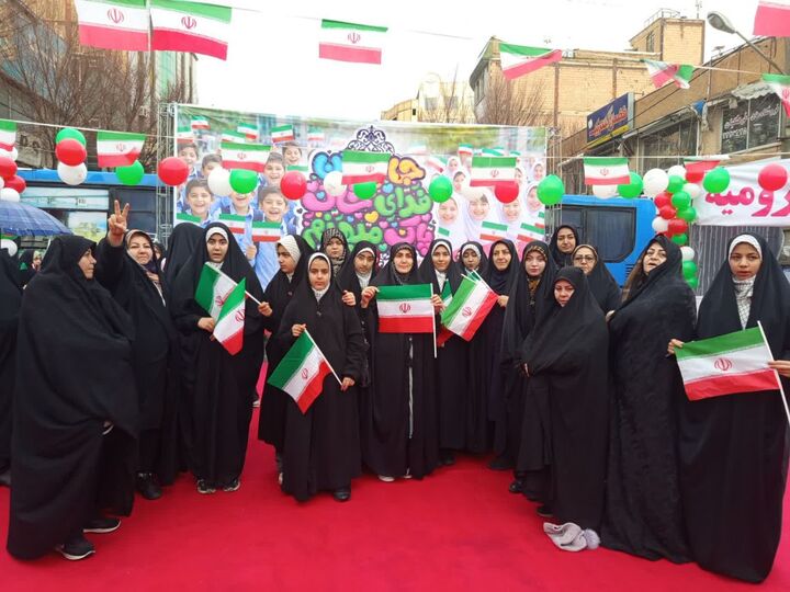 طلایه‌داران ایمان در مرز بیداری: نقش‌آفرینی نسل مسجدی آذربایجان غربی در جشن انقلاب