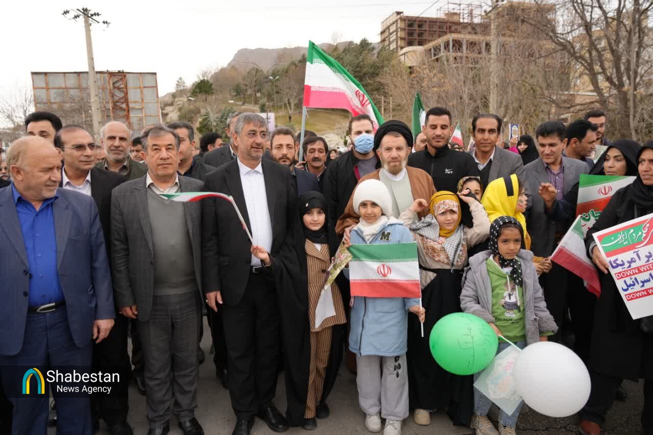 حضور حماسی مردم خرمآباد در راهپیمایی یومالله ۲۲ بهمن