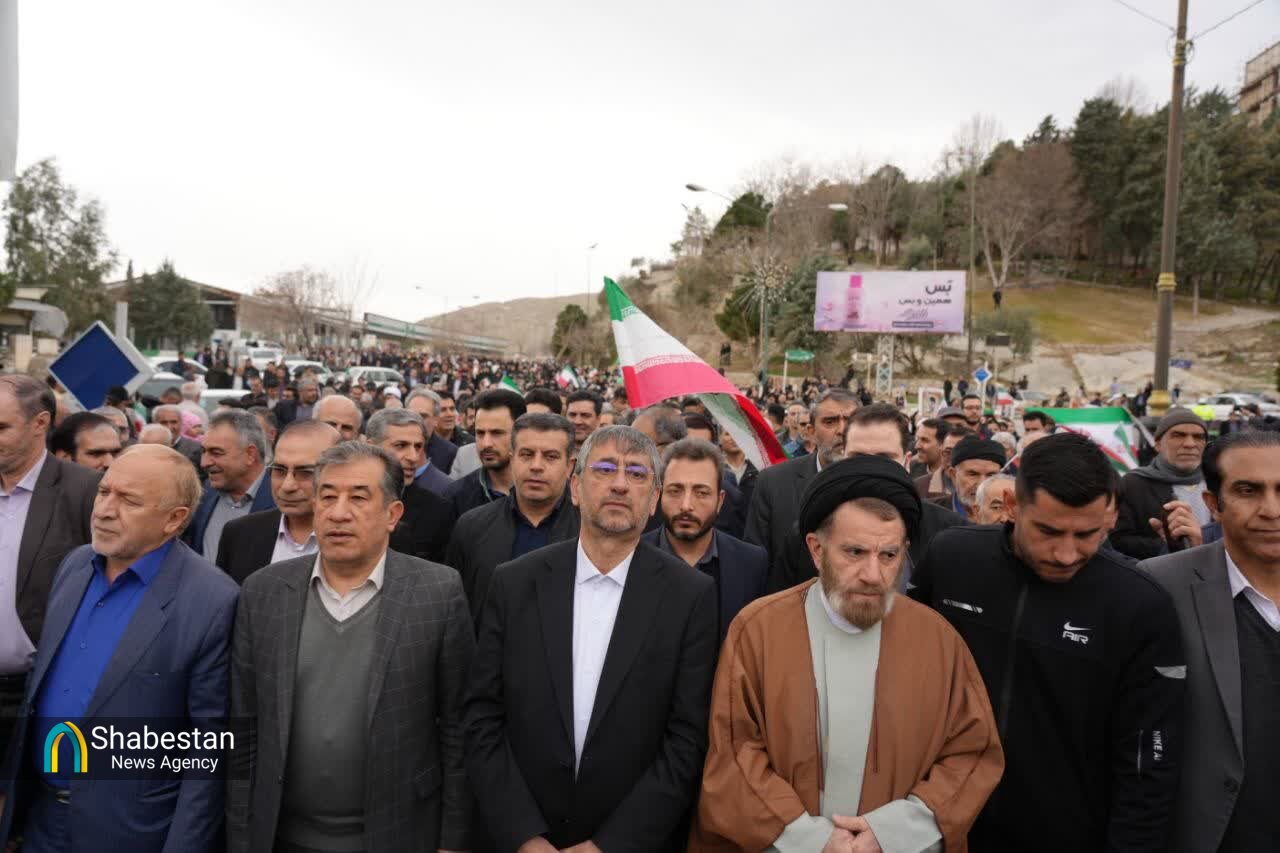 حضور حماسی مردم خرم‌آباد در راهپیمایی یوم‌الله ۲۲ بهمن