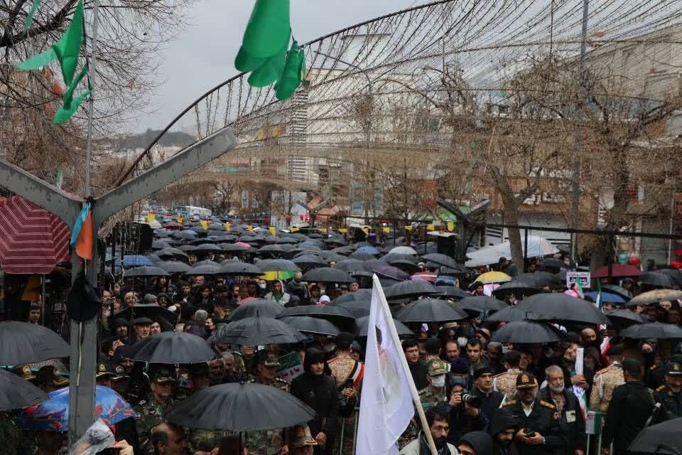 حماسهای از وحدت و ایمان در سرزمین مجاهدتهای خاموش/ کردستان یکصدا در جشن انقلاب