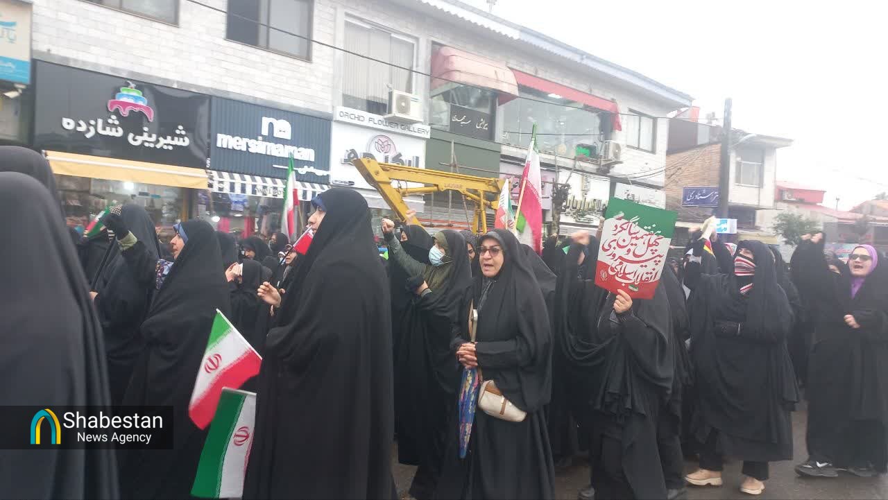 مردم برای دفاع از عزت و استقلال کشور و اطاعت از فرمان رهبر به میدان آمدند